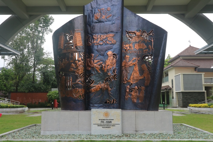 Monumen Tri Dharma FK-KMK